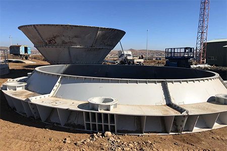 Two units of 700t cement silo are assembled in Mongolia