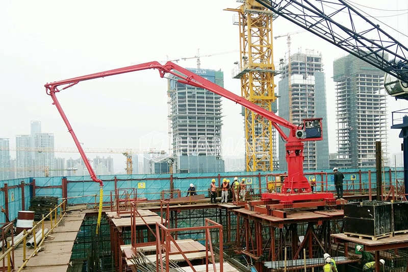 Side view of static concrete placing boom