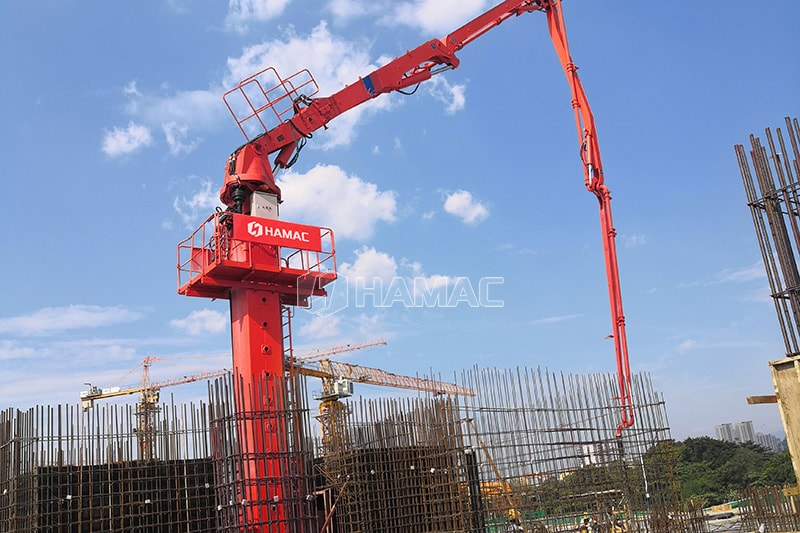 Self-climbing concrete placing boom without counterweight