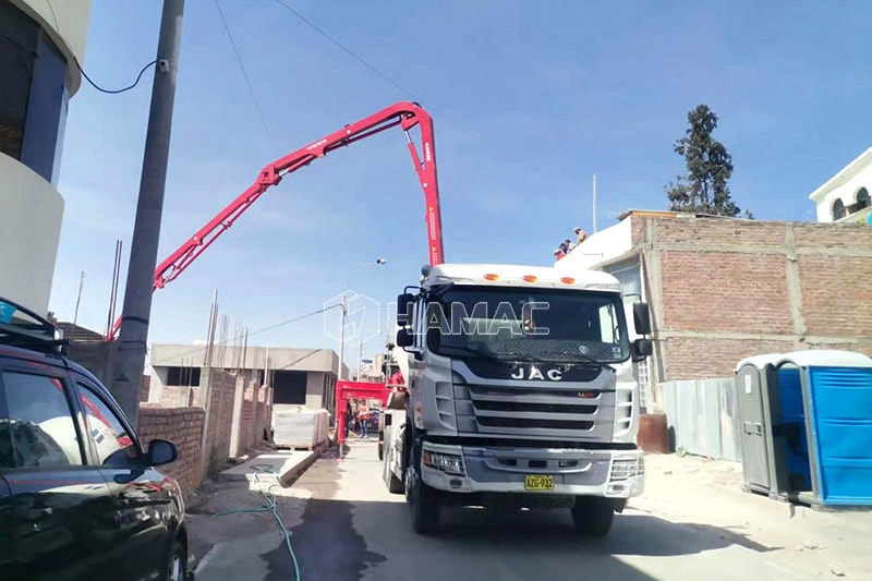 HMC5030 Truck mounted concrete boom pump is working. 