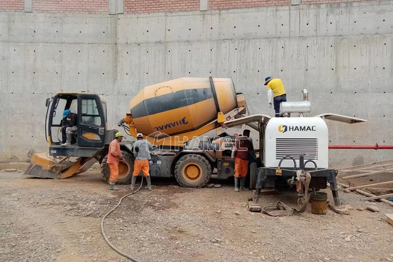 4.0m3 Self-loading Concrete Mixer works for workshop in Peru 