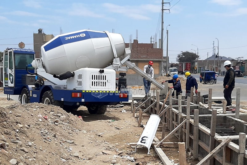 4.0m3 Self-loading Concrete Mixer works for house construction in Peru