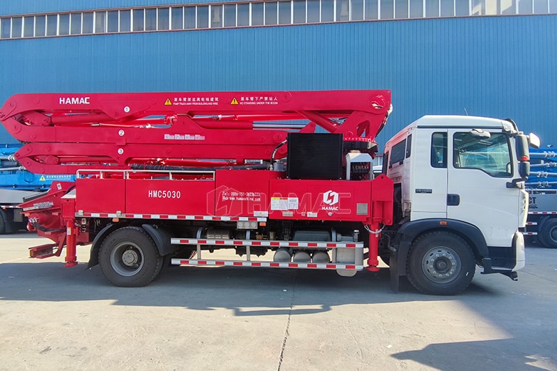 Truck-mounted concrete boom pump