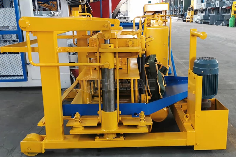 Mobile or stationary, there are mobile concrete hollow block machine