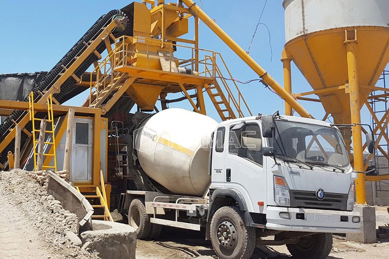 8m3 Concrete mixer truck job site