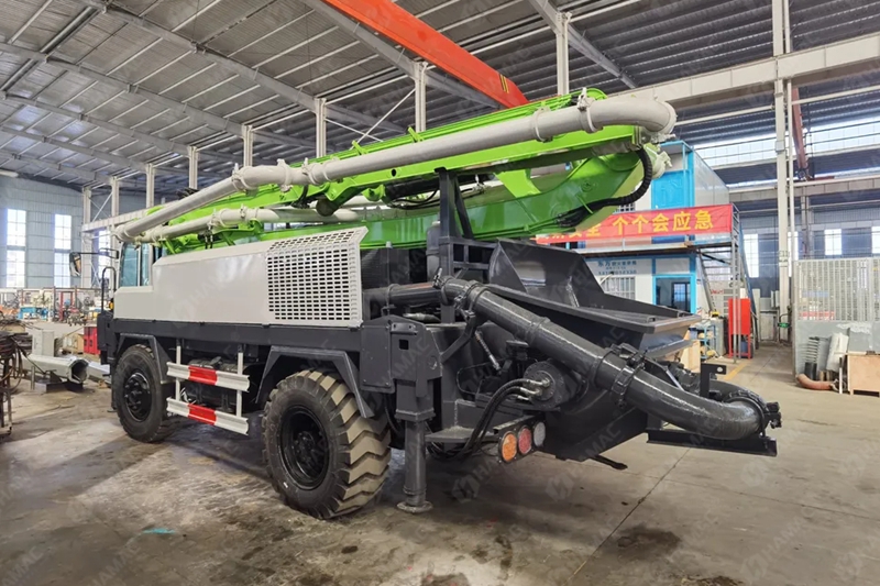 Crawler Concrete Mixer with Pump Truck