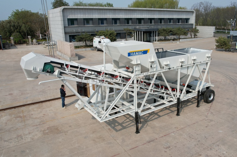 Dry mix concrete batching plant loading truck mixers