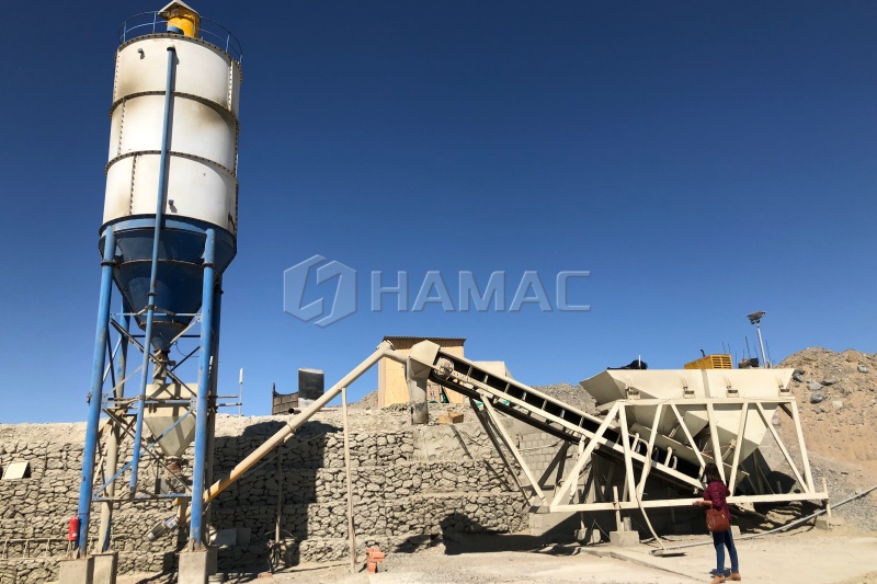 Mmobile concrete batching plant jobsite