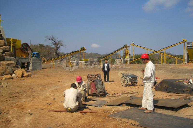 Mozambique stone crushing line with spring cone crusher and vibrating screen