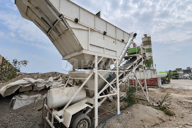 Dry batch concrete batching plant