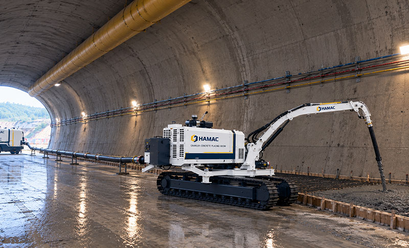 Crawler concrete placing boom application